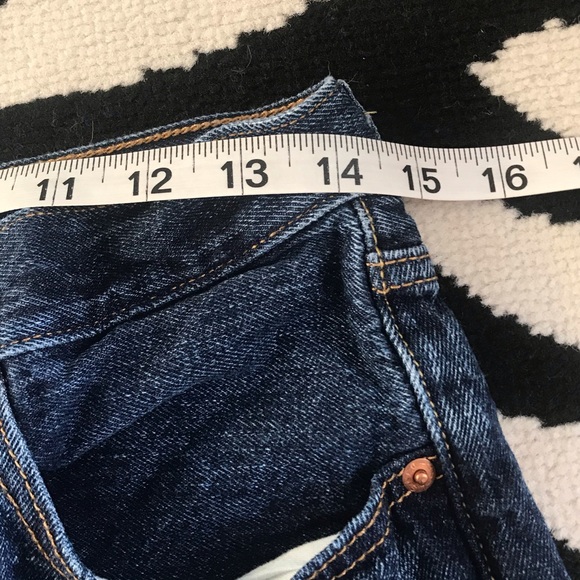 Levi’s High Rise Cutoff Jean Shorts Size 27 - Picture 3 of 7